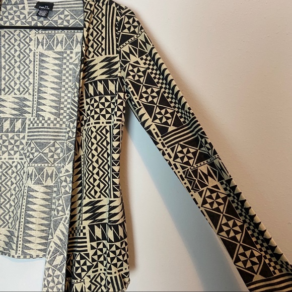 ⭐️ Rue21 S Patterned Cardigan Beige/Black - Picture 3 of 6